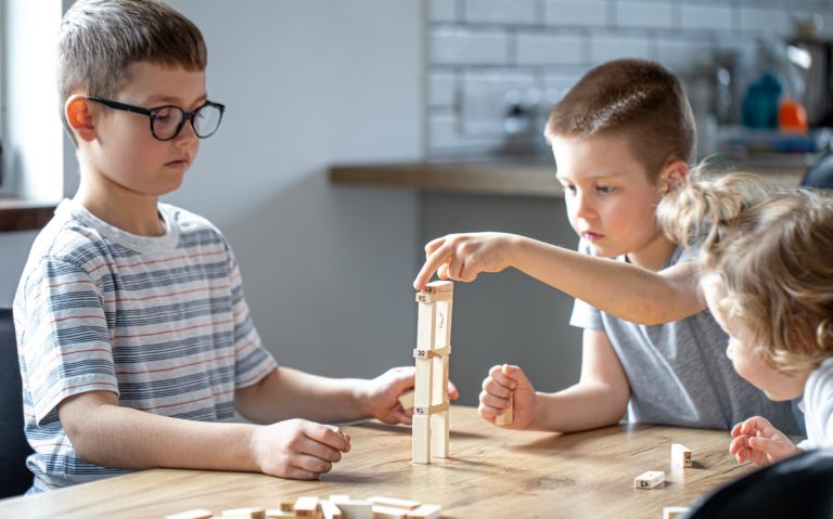 gioco tra bambini con disabilità visiva
